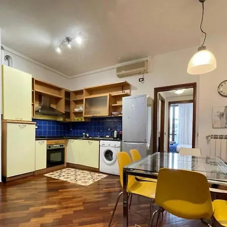Apartment Spacious & Comfortable Apt, Near Station Mailand