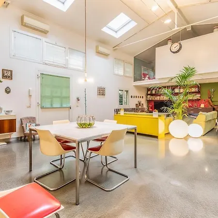 Stunning Loft With Private Court - Navigli District Appartamento