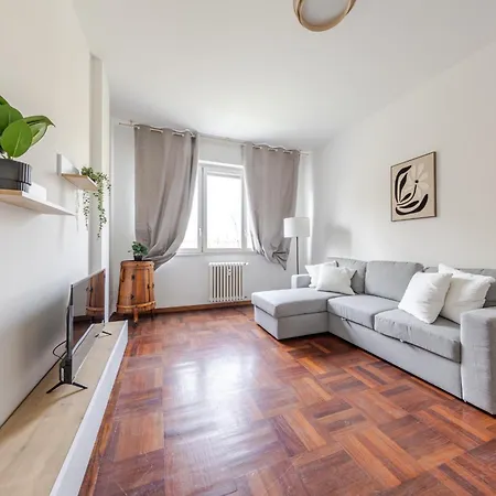 Magic Rent - Piazzale Carlo Maciachini 11 * Milaan