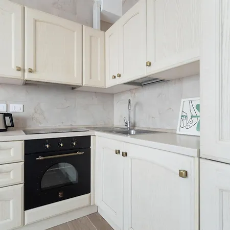 Guesthost - Comfy X4 Comasina M3 Apartment Mailand