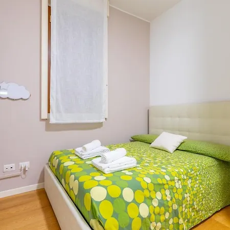 Apartment Elegant And Spacious 2bdr, 5 Min Station