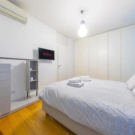Apartment Elegant And Spacious 2bdr, 5 Min Station Milan