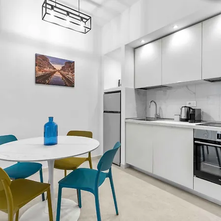 Apartment Ampio Bilocale Con Parcheggio Privato In Zona Navigli Milan