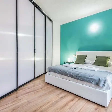 3 Bedroom Porta Venezia Daire