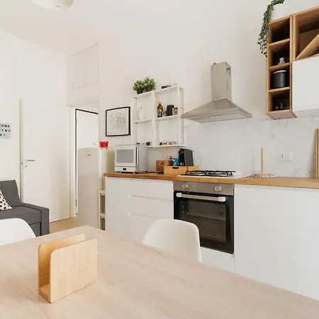 Guesthost - Cozy Balcony Flat Close To Navigli