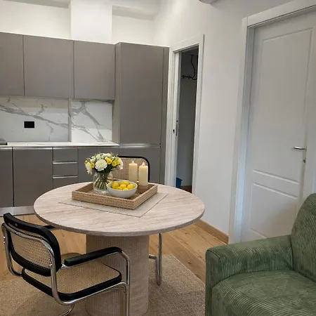 Isola - Design Flat Near Bosco Verticale Apartment Milan