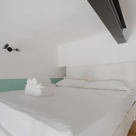 Guesthost - Comfy Near Station