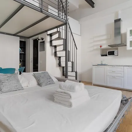 Apartment Guesthost - Comfy Near Station *