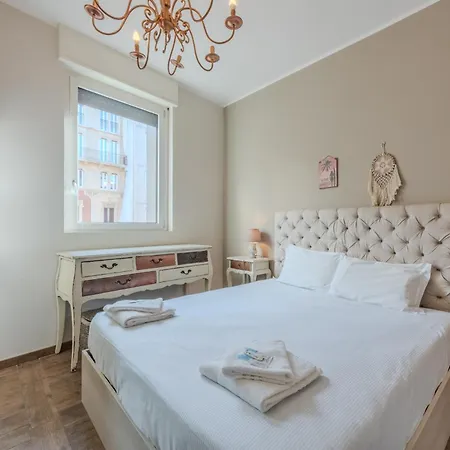 Charming With Balcony Porta Nuova Area アパート *
