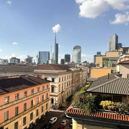Brera Elegant 5th Floor Flat With Balcony