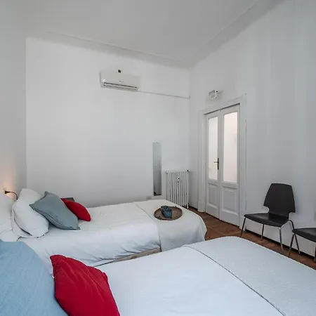 The Designer's Eye - Monforte San Babila Apartment Mailand