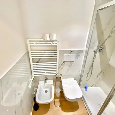 Fontanili- Near Downtown 20 People Apartment Milan