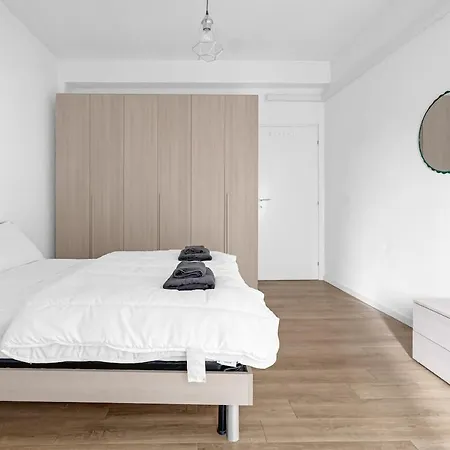 Adr16 Elegant Three-room Flat In A Peaceful Area