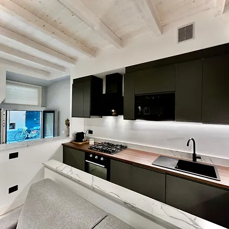 Ticinese Luxury Centro شقة