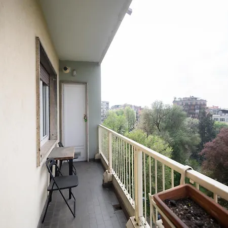 Daire Luminosissimo Trilocale In Zona Solari *