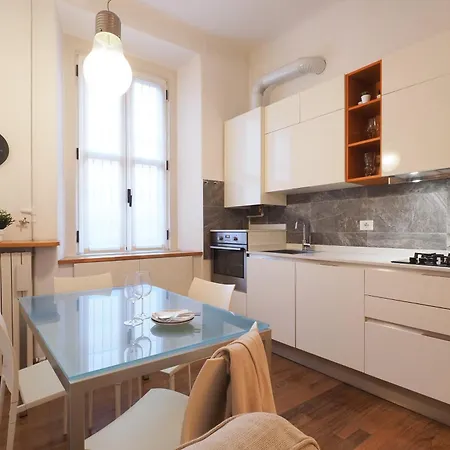 Contempora - Smart Living In A Two Bedroom - Dateo Apartment *
