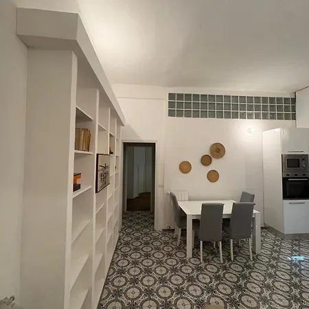 Charming Two-room Apartment, Just A Short Walk From The M1 And M2 Cadorna Subway Stations Apartment Mailand