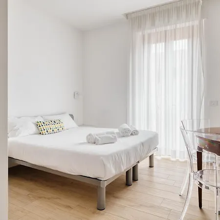 Domusmi Isola 302 Apartment Milan