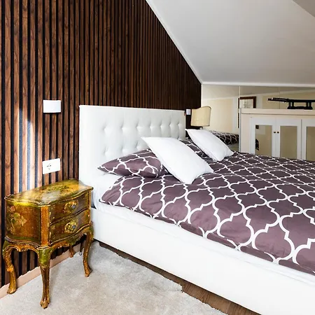 Santa Sofia Penthouses شقة