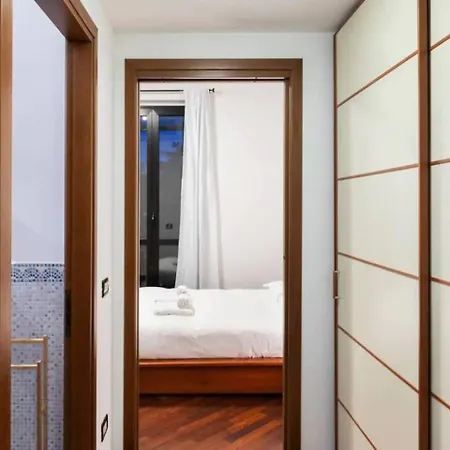 Apartment Spacious & Comfortable Apt, Near Station Mailand