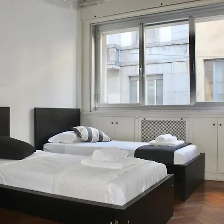 Apartment Iconic 3-br Steps From Duomo