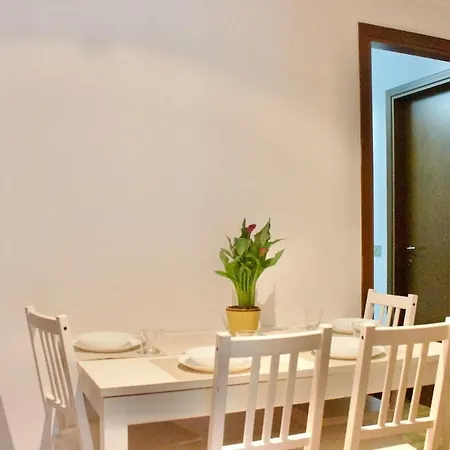 Iconic 3-br Steps From Duomo * Mailand