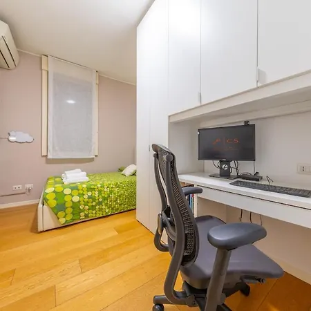 Apartment Elegant And Spacious 2bdr, 5 Min Station