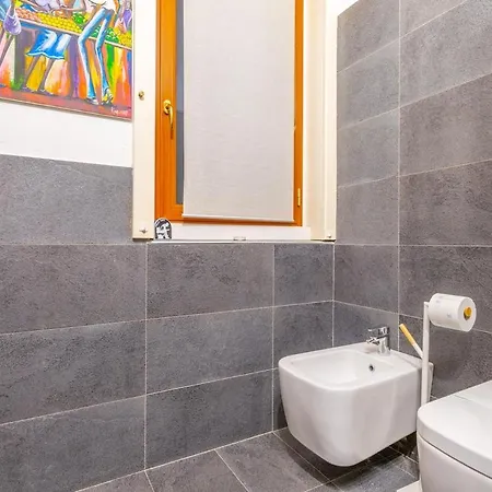 Apartment Elegant And Spacious 2bdr, 5 Min Station Milan