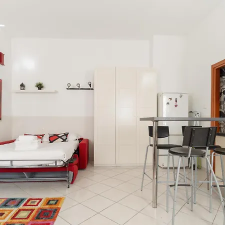 Guesthost - Cozy Pasteur Mm1 Apartment