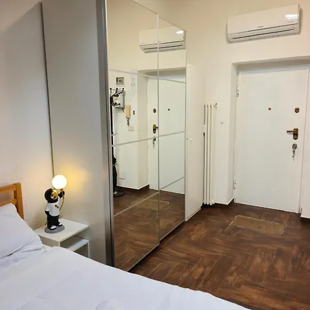 Modern Duomo - Ac, Fast Wi-fi & Self Check In And Subway M1 And M2 In 5 Mins Apartamento