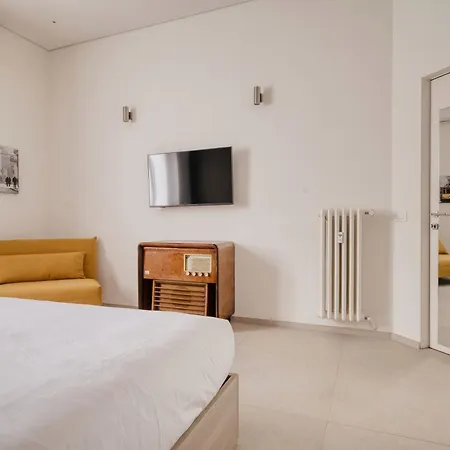 Hostmate - - Viale Corsica - 15 Min From Duomo Lejlighed