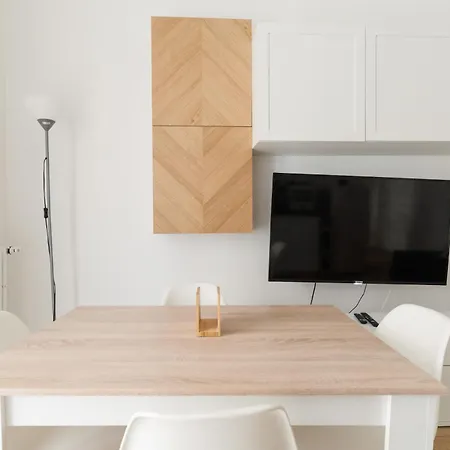 Guesthost - Cozy Balcony Flat Close To Navigli דירה *