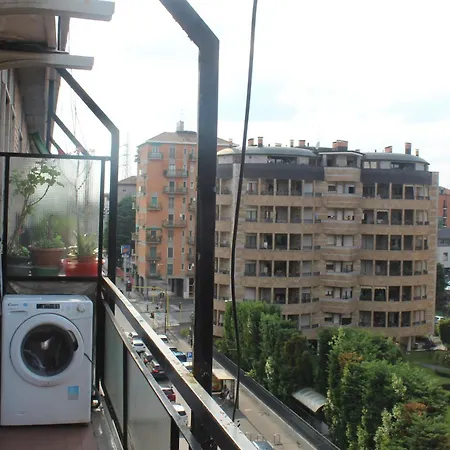 Last Floor One-bedroom With View Apartment Mailand