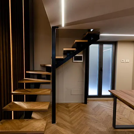 Casaravizza Milano-elegance & Privacy- Fast Wifi- 4min Shopping At Corso Vercelli Near Duomo & 8min Life Shopping District * Milano
