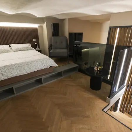 Casaravizza Milano-elegance & Privacy- Fast Wifi- 4min Shopping At Corso Vercelli Near Duomo & 8min Life Shopping District *