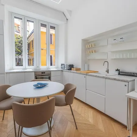 Apartment 5 Min To Metro, 8-15 Min To Station And Duomo, Air Conditioning