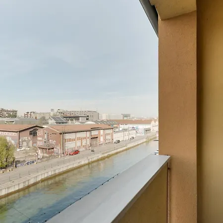 Guesthost - Comfy Balcony Navigli Apartamento
