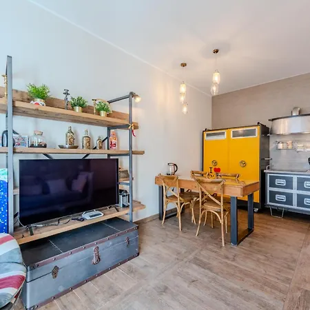 Charming With Balcony Porta Nuova Area アパート *