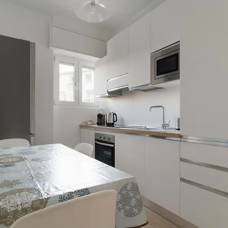 Guesthost - Cozy Flat Forlanini Repetti Mm4