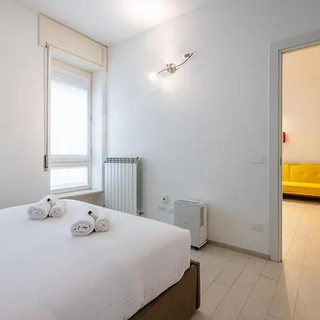 Apartment Bright Near Metro Tolstoj - Easy Centre And Linate Access