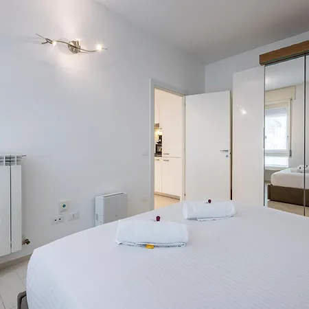 Bright Near Metro Tolstoj - Easy Centre And Linate Access Apartment Mailand