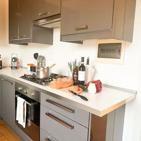 Brera Elegant 5th Floor Flat With Balcony