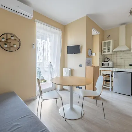 Panoramic Loft In With Balcony - Ac & Wifi Apartment *