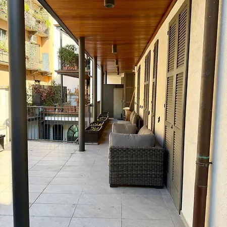 Daire Splendido Trilocale Con Terrazzo In Zona Navigli Milano