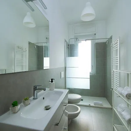 M4 Tolstoj Modern Three-room 50 Meters From The Metro Apartamento Milán