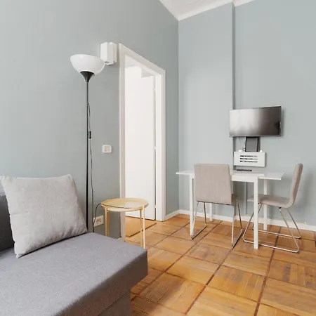 Apartment Guesthost - Chic Flat Steps From Duomo