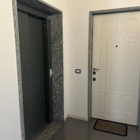 아파트 Convenient Attic, Life, San Siro, Highway *