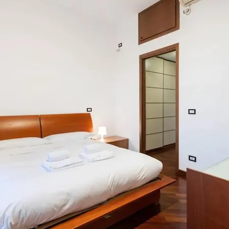 Spacious & Comfortable Apt, Near Station Apartment *