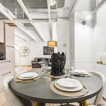 Elisabeth S Loft * ميلان
