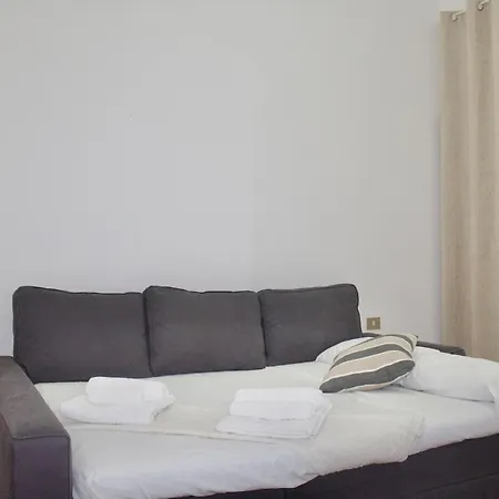 Apartment Iconic 3-br Steps From Duomo